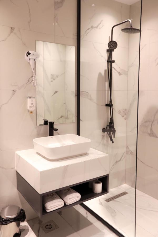 Plaza Boutique Hotel Pristina Extérieur photo